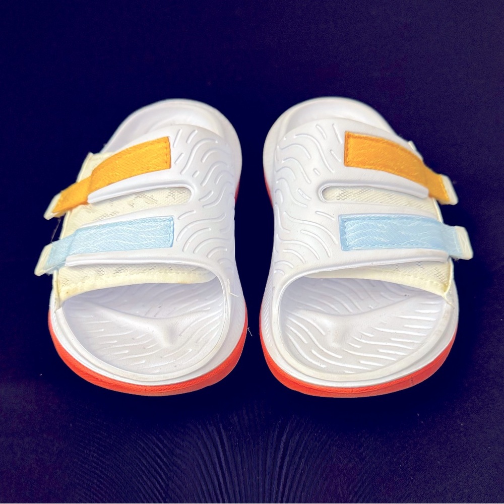 HOKA Size 7 adjustable slides